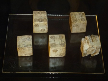 Cerveteri  Etruskisches Museum Würfel