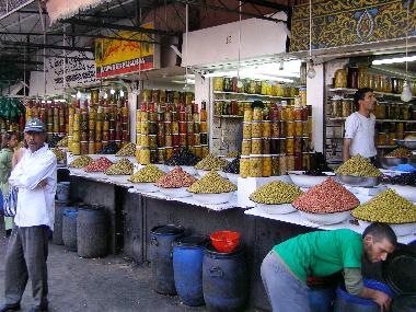 Marokko Marrakesch Medina Olivenstand