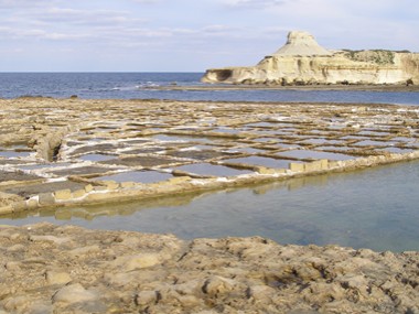 Malta,  Gozo, Reqqa Point: Salzpfannen