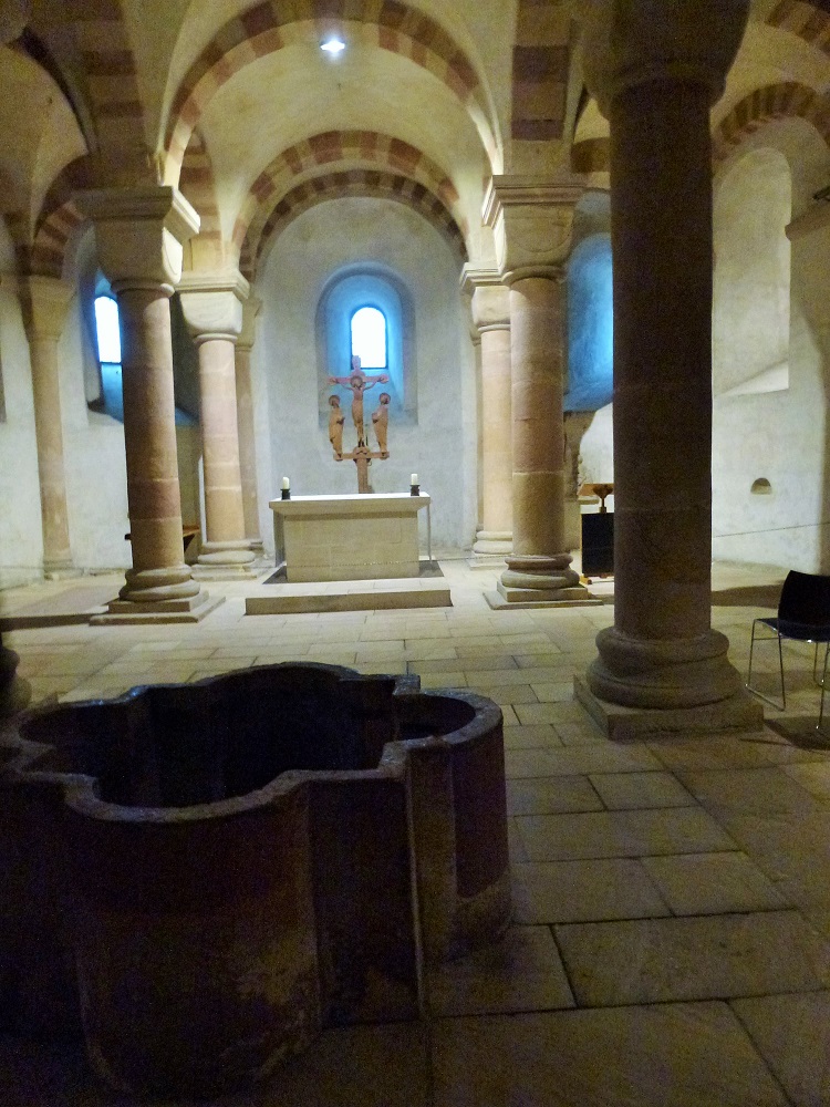 58 Speyer Krypta Altar