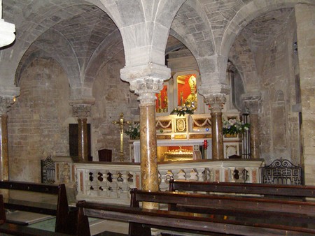 Apulien  Bisceglie Kathedrale Krypta